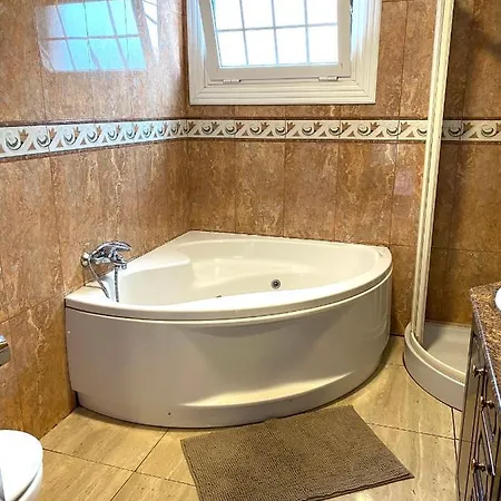 Отель Adeje Galeon *